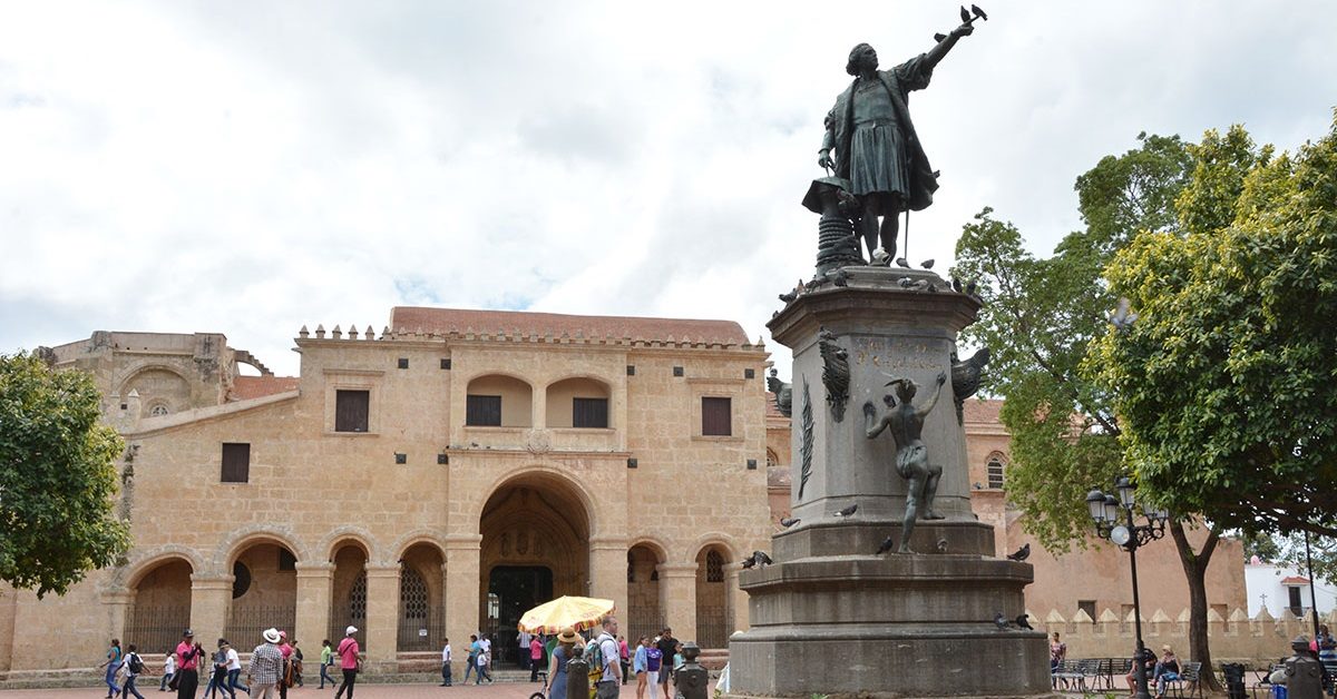 Historia y Cultura Dominicana: Historia colonial de Santo Domingo, El Arte Taíno, Museo del Hombre Dominicano, y la música tradicional