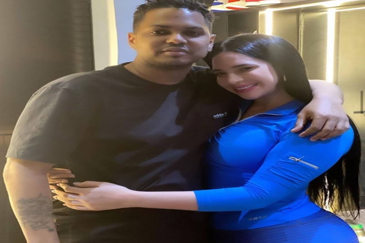 Santiago Matías sorprende a Amelia Alcántara con un regalo para su boda